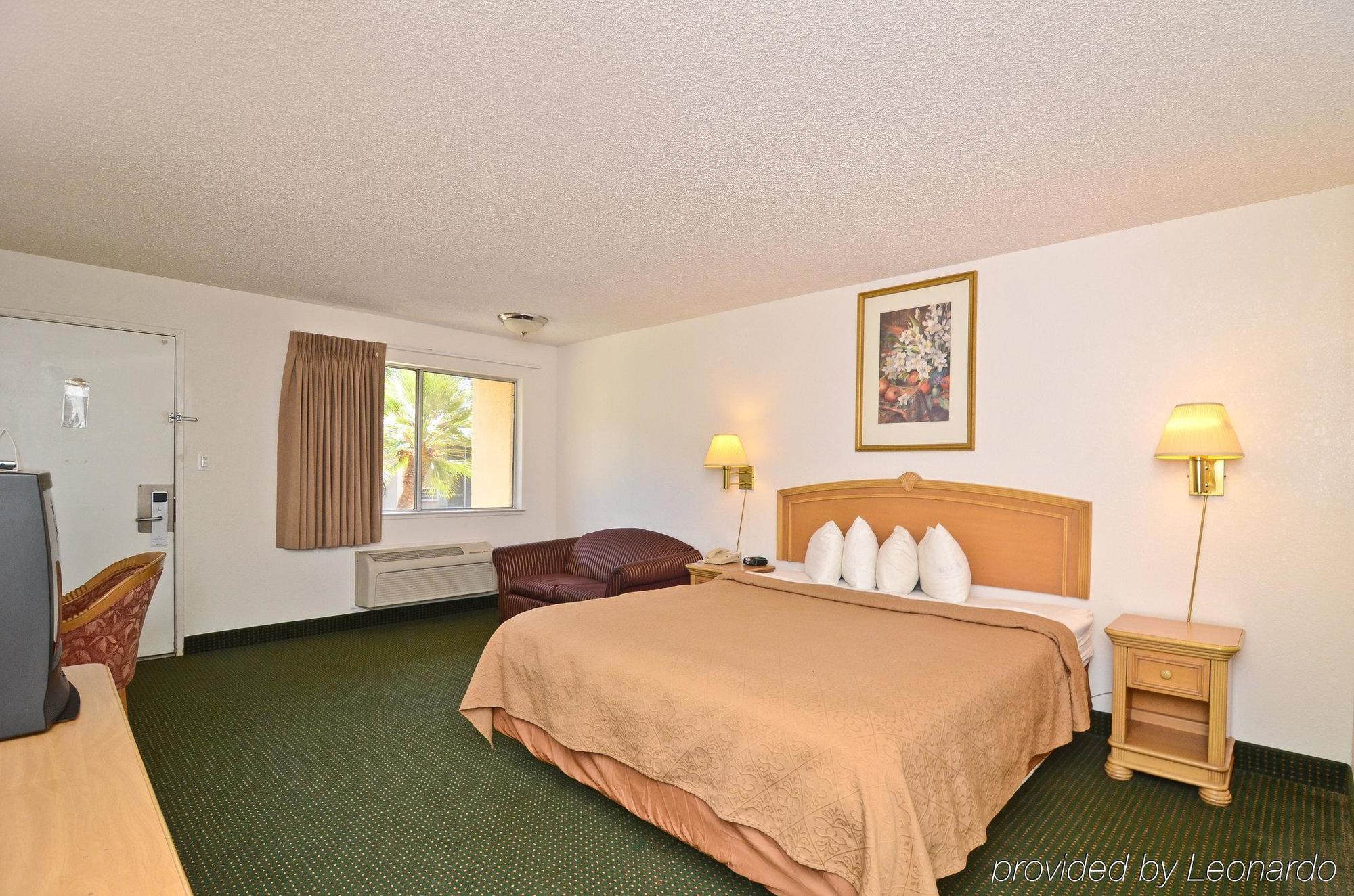 Quality Inn Мърсед Стая снимка